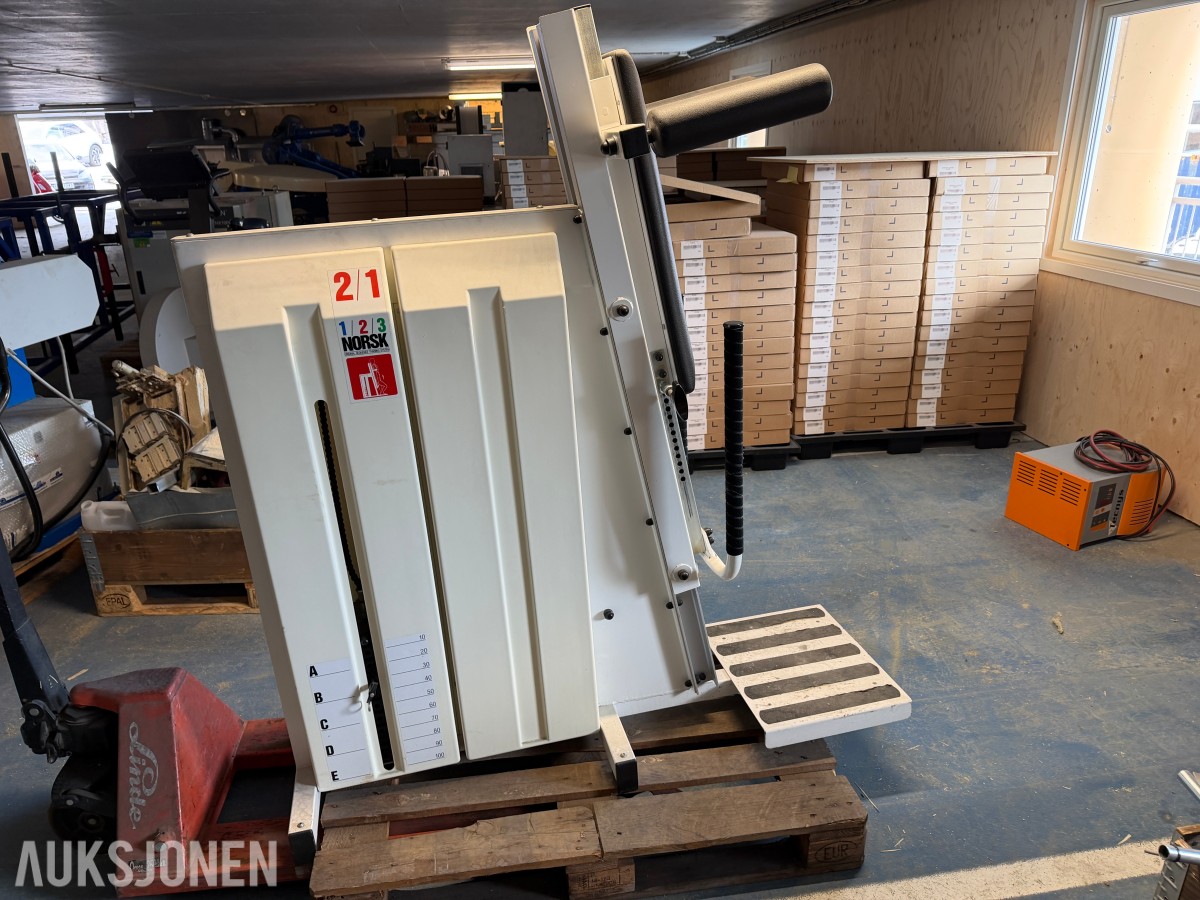 TECNOGYM KNEBØY APARAT