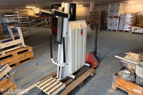 TECNOGYM KNEBØY APARAT