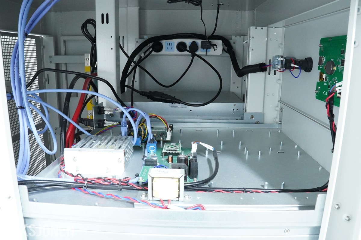 2023 Neware CE-6003n-200V300A-H Batteritestsystem AC 380V 3FAS