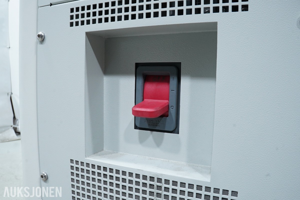 2023 Neware CE-6003n-200V300A-H Batteritestsystem AC 380V 3FAS