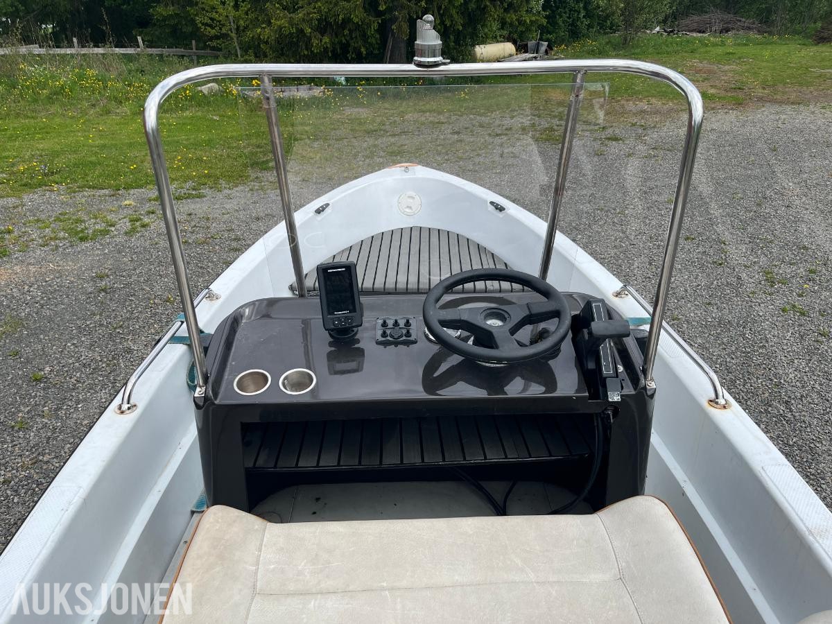 2002 Logic marine V17
