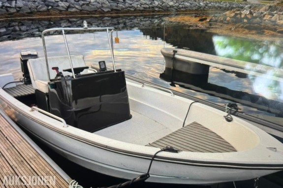2002 Logic marine V17