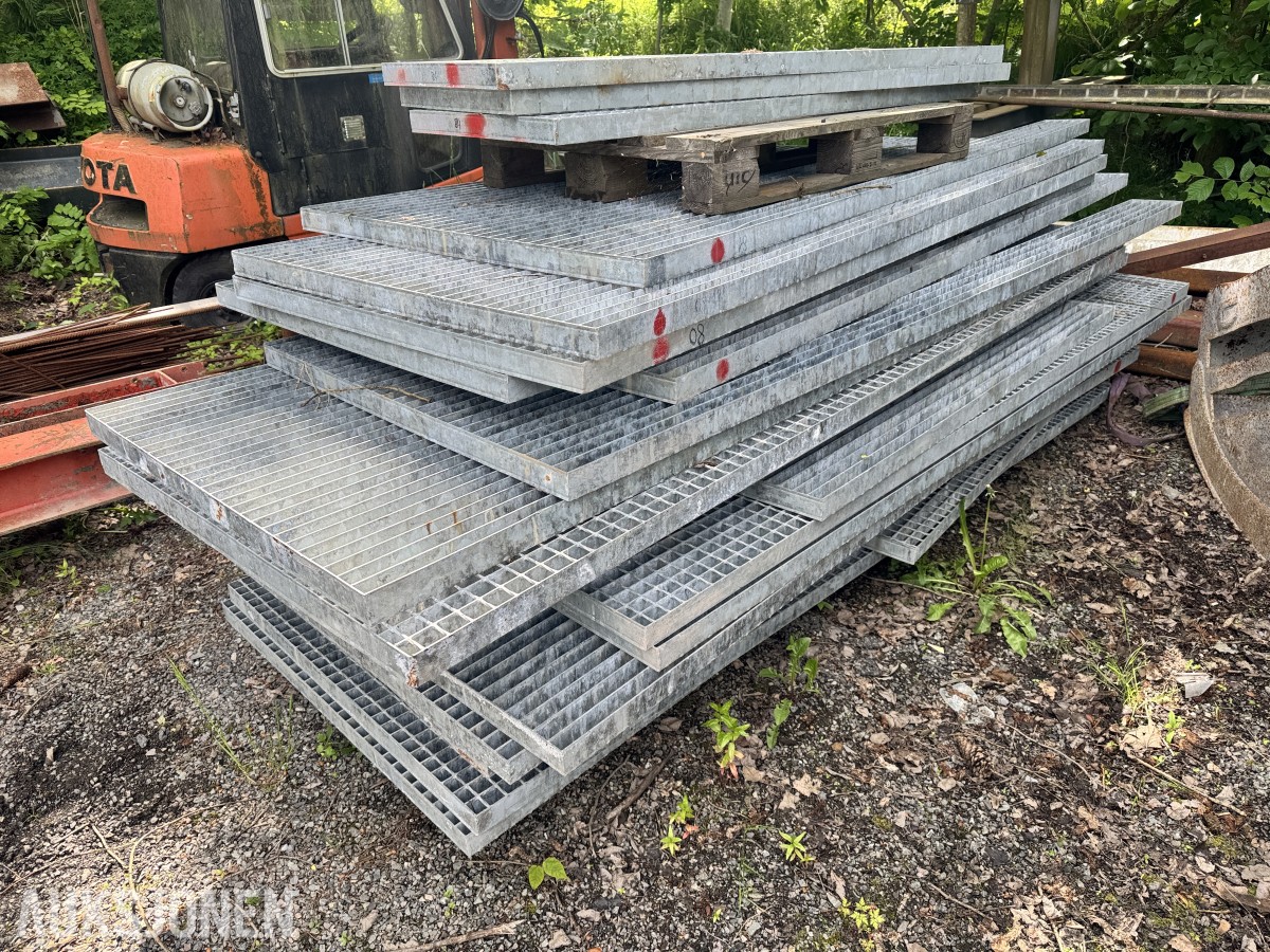 Parti rister og bjelker - Industrigitter/rister ca 30 Stk