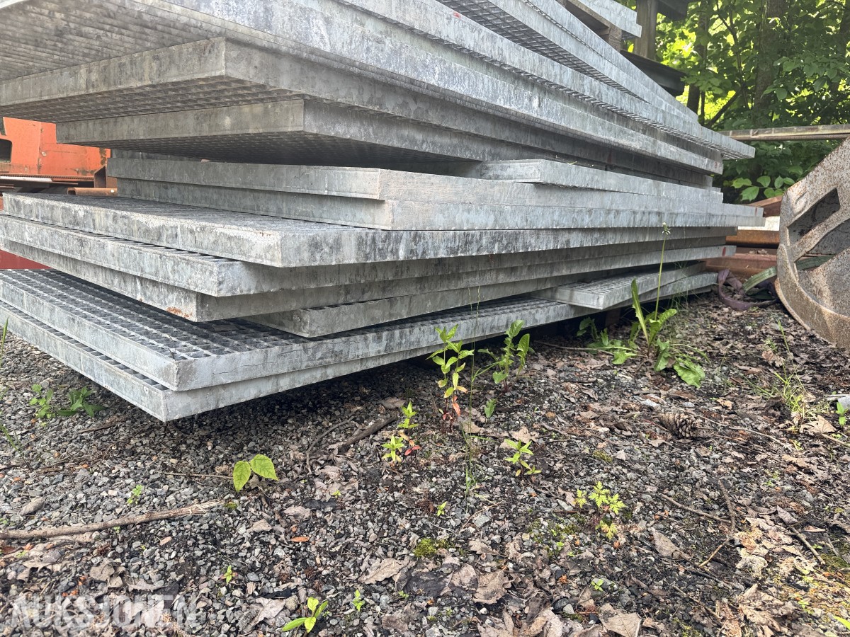 Parti rister og bjelker - Industrigitter/rister ca 30 Stk