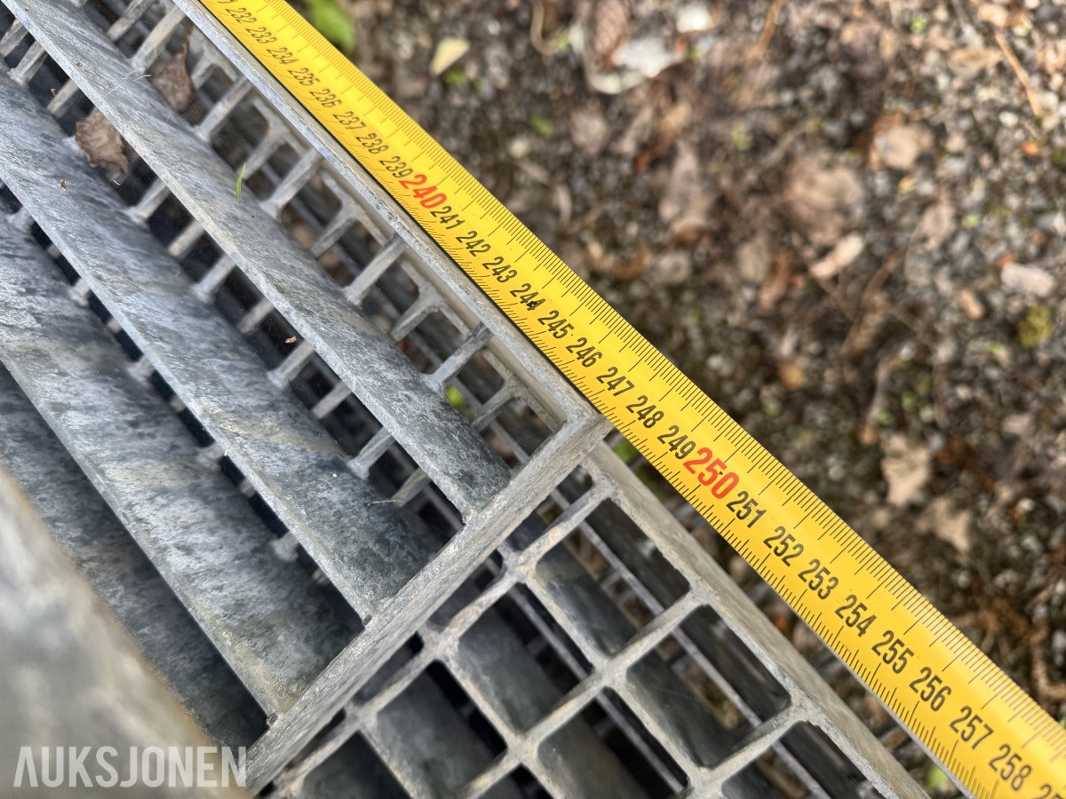 Parti rister og bjelker - Industrigitter/rister ca 30 Stk
