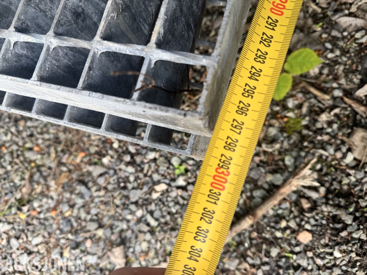 Parti rister og bjelker - Industrigitter/rister ca 30 Stk