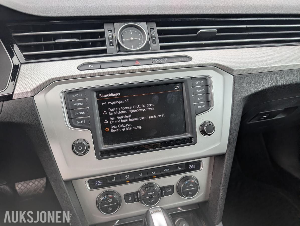 2015 Volkswagen Passat, 1,6 TDI 120hk automat hengerfeste reparasjonsobjekt