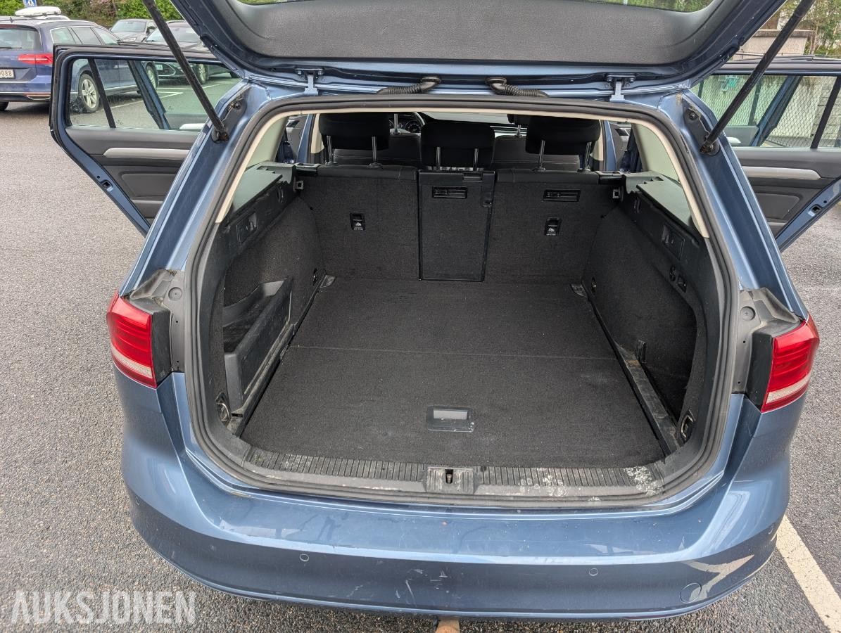 2015 Volkswagen Passat, 1,6 TDI 120hk automat hengerfeste reparasjonsobjekt
