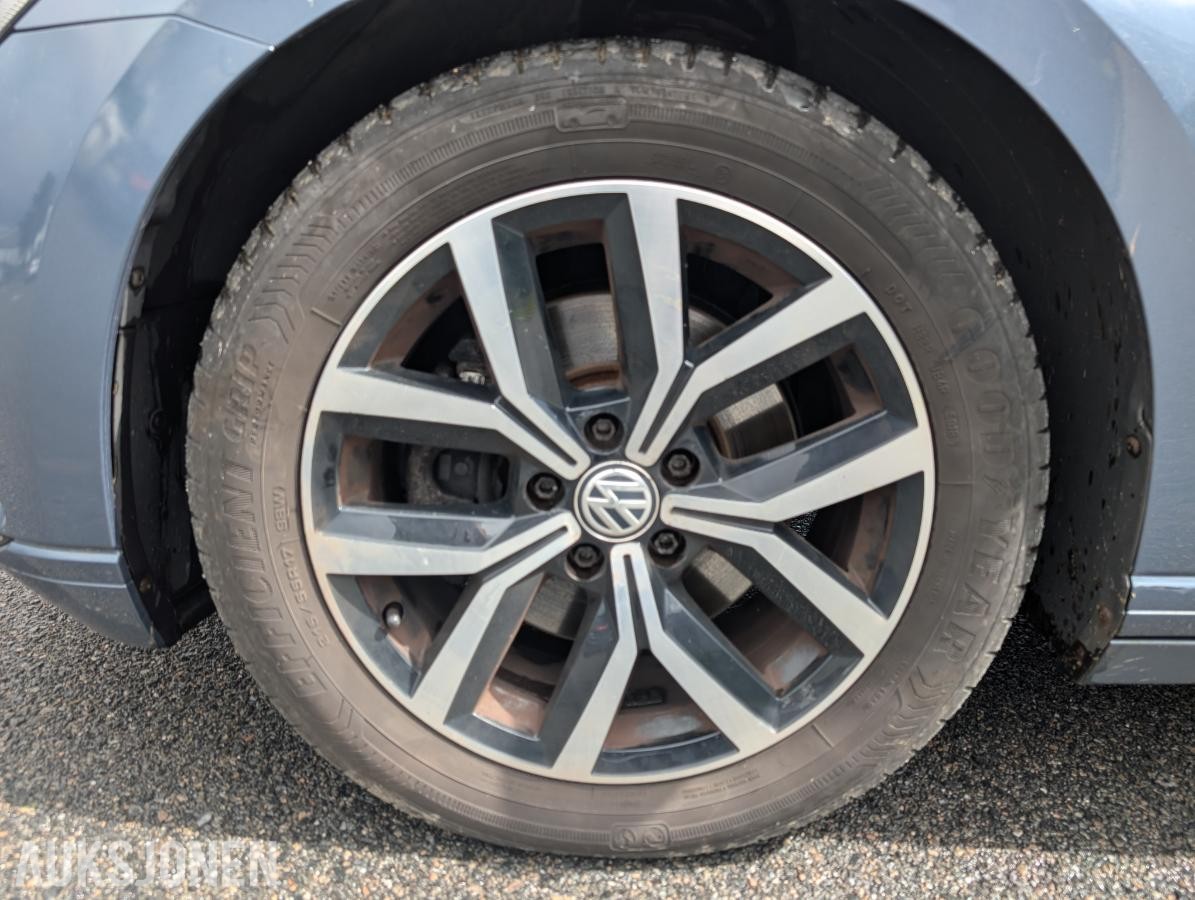 2015 Volkswagen Passat, 1,6 TDI 120hk automat hengerfeste reparasjonsobjekt