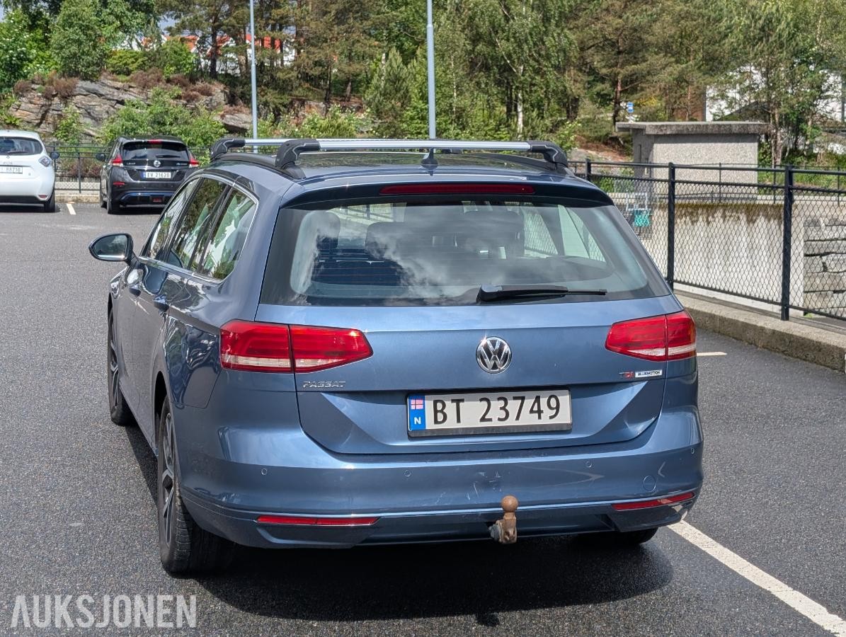 2015 Volkswagen Passat, 1,6 TDI 120hk automat hengerfeste reparasjonsobjekt