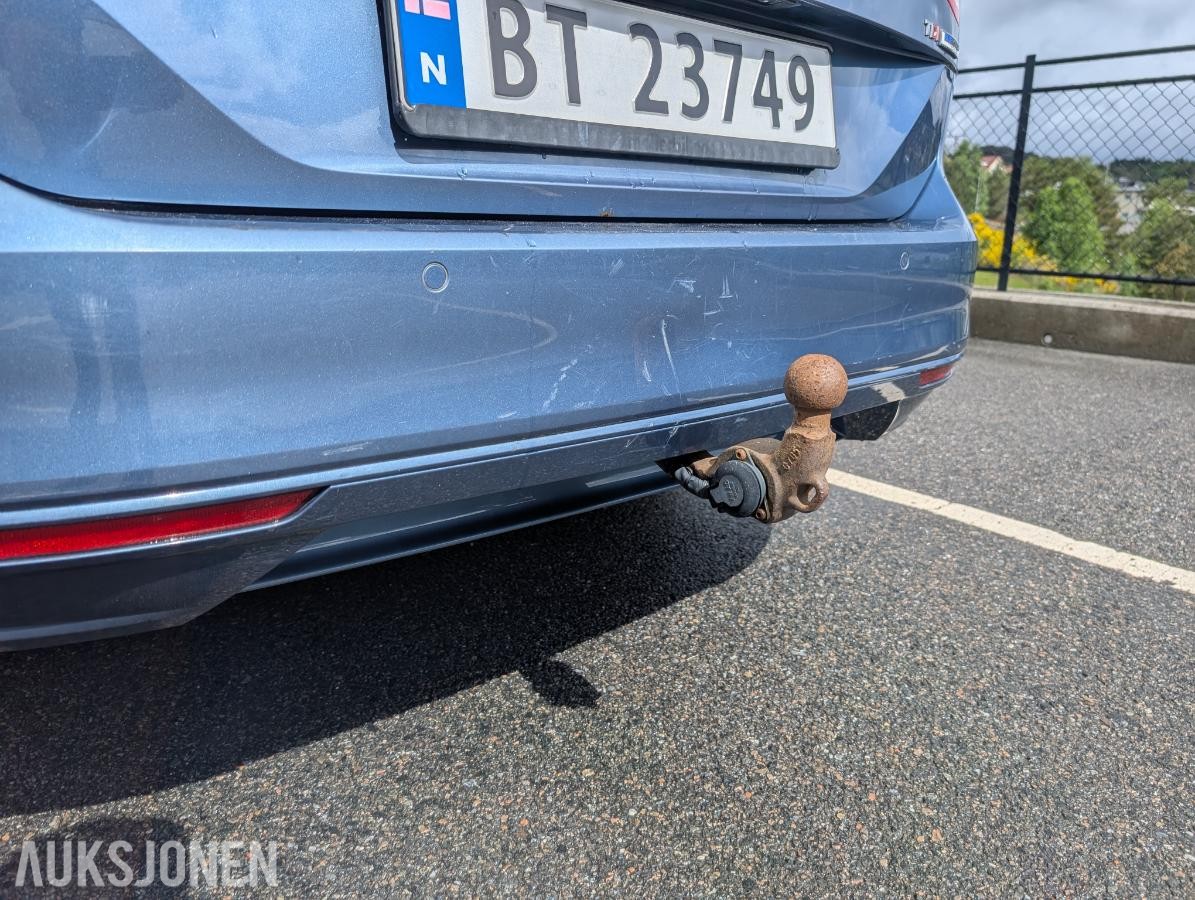 2015 Volkswagen Passat, 1,6 TDI 120hk automat hengerfeste reparasjonsobjekt