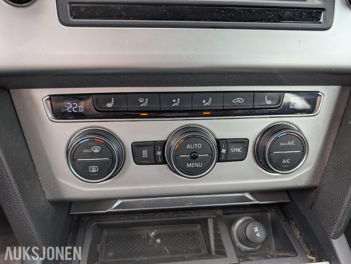2015 Volkswagen Passat, 1,6 TDI 120hk automat hengerfeste reparasjonsobjekt
