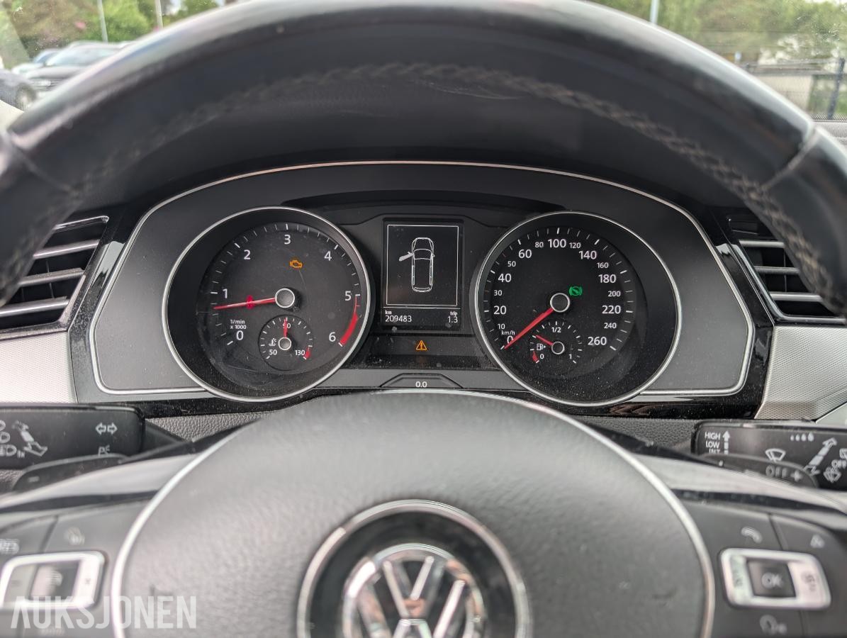2015 Volkswagen Passat, 1,6 TDI 120hk automat hengerfeste reparasjonsobjekt