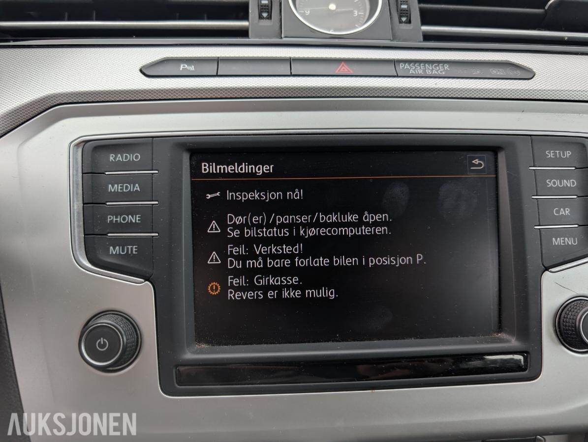 2015 Volkswagen Passat, 1,6 TDI 120hk automat hengerfeste reparasjonsobjekt