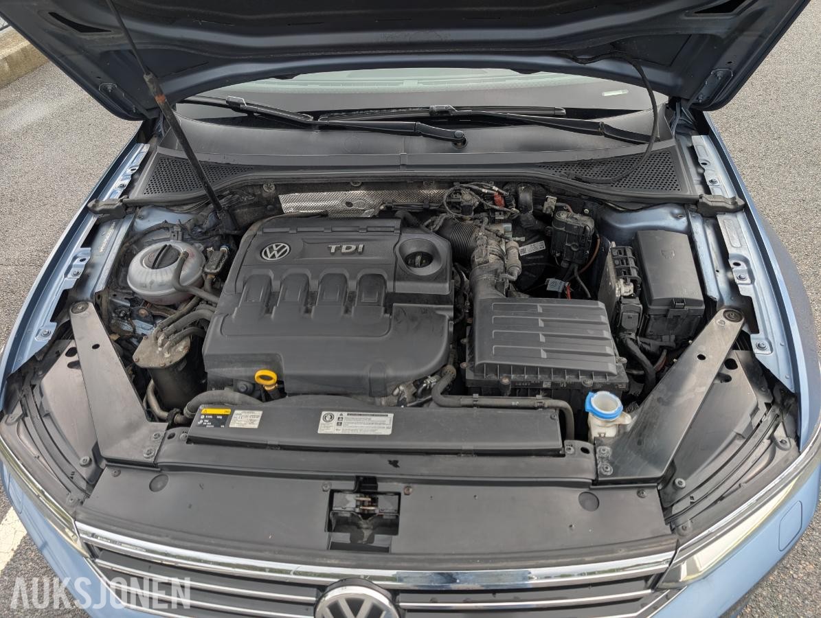 2015 Volkswagen Passat, 1,6 TDI 120hk automat hengerfeste reparasjonsobjekt