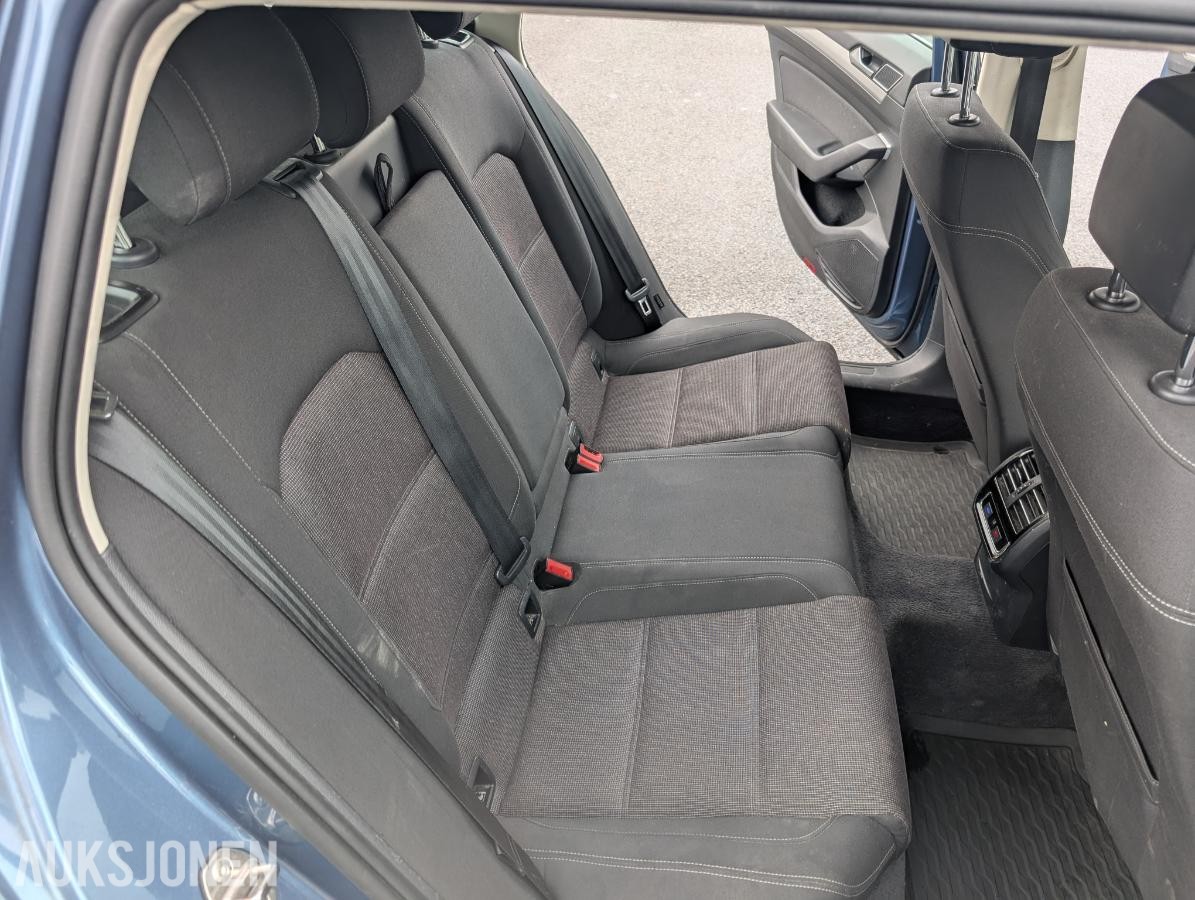 2015 Volkswagen Passat, 1,6 TDI 120hk automat hengerfeste reparasjonsobjekt