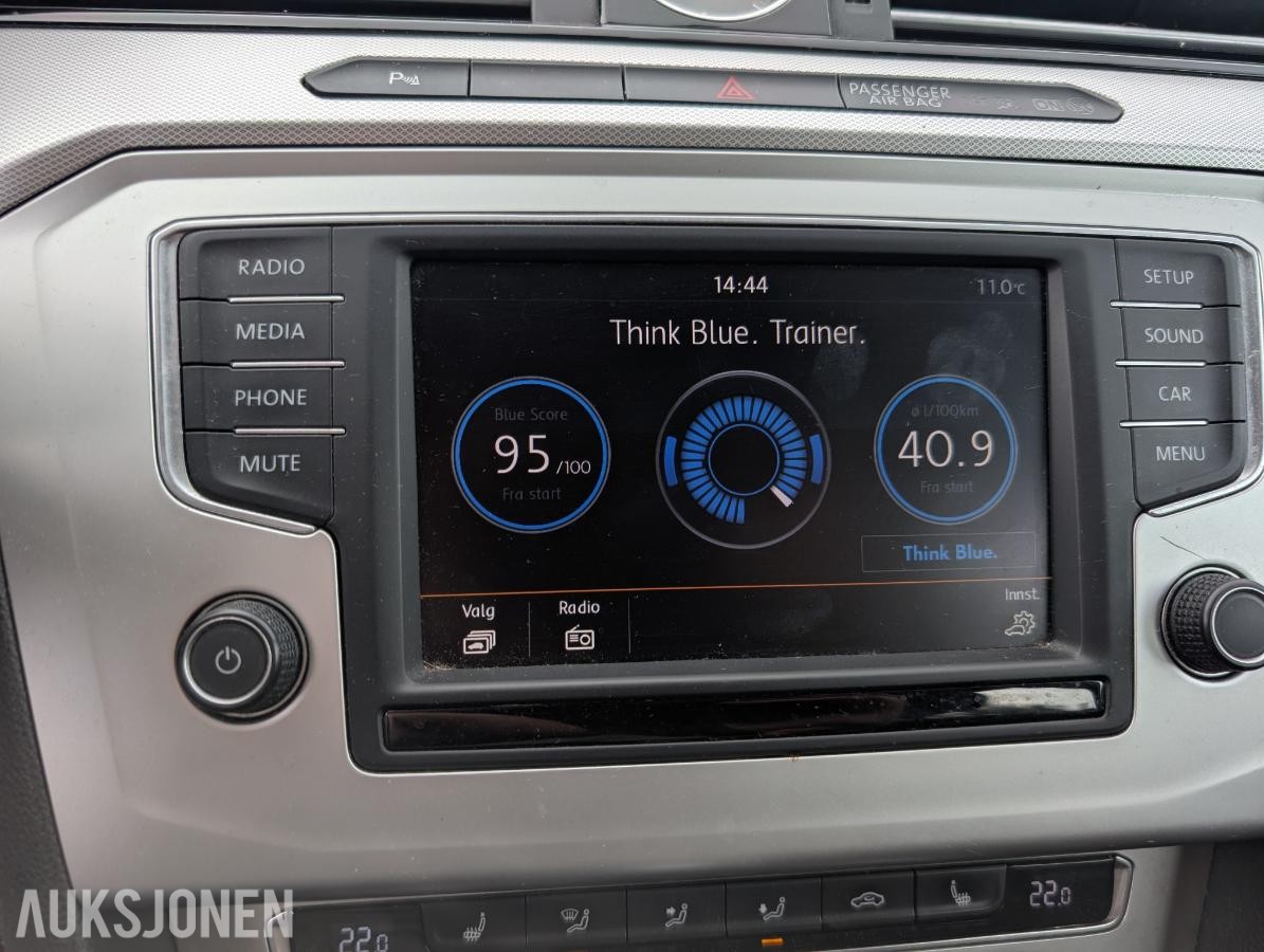 2015 Volkswagen Passat, 1,6 TDI 120hk automat hengerfeste reparasjonsobjekt