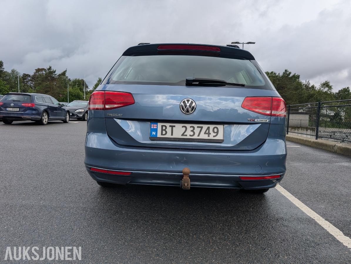2015 Volkswagen Passat, 1,6 TDI 120hk automat hengerfeste reparasjonsobjekt