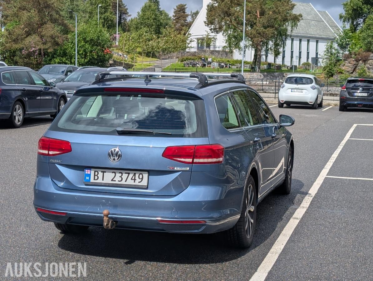 2015 Volkswagen Passat, 1,6 TDI 120hk automat hengerfeste reparasjonsobjekt