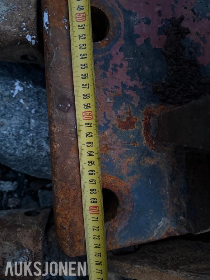 Plate med S70 feste til gravemaskin