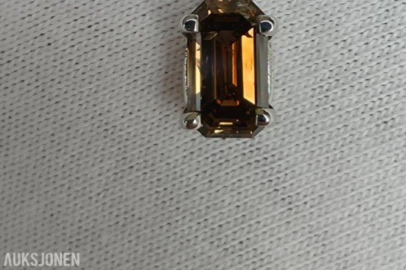 1.02CT ENSTENS DIAMANTANHENG I 14K GULL. NATURLIG DIAMANT! TAKSTBREV OG SERTIFIKAT!