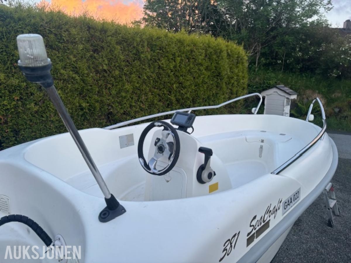 2008 Crescent SeaCraft 381 med motor og hengar
