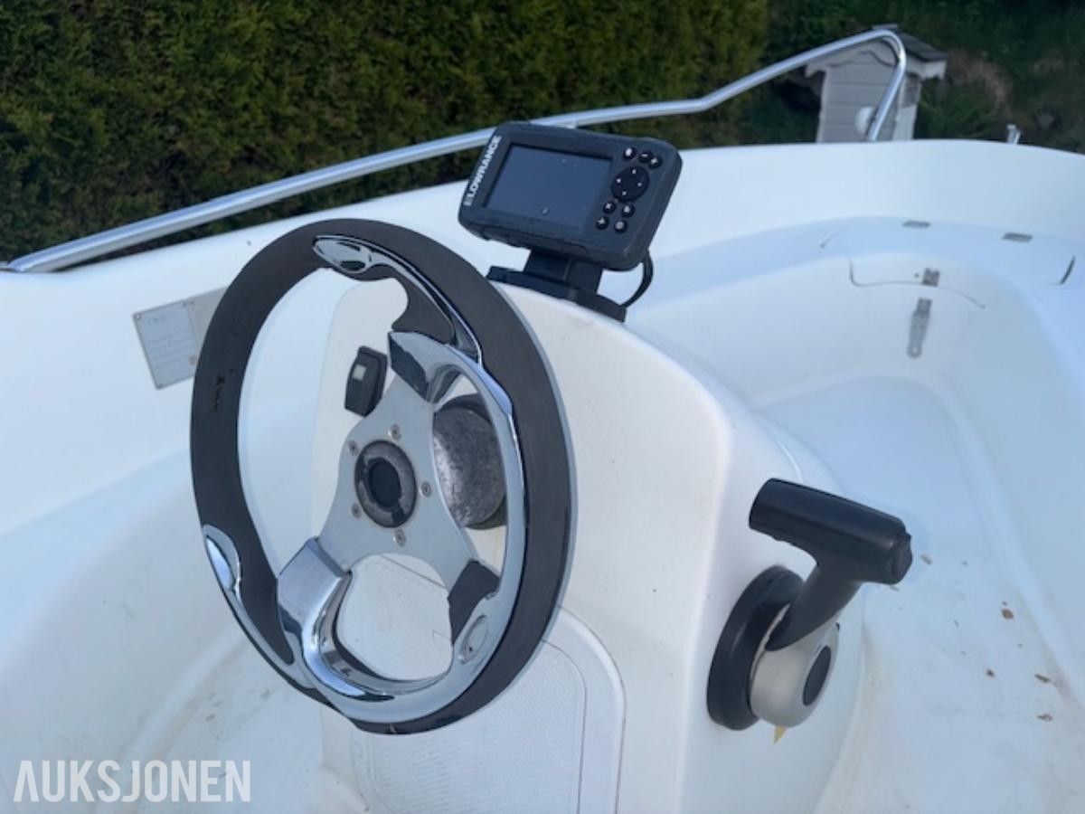 2008 Crescent SeaCraft 381 med motor og hengar