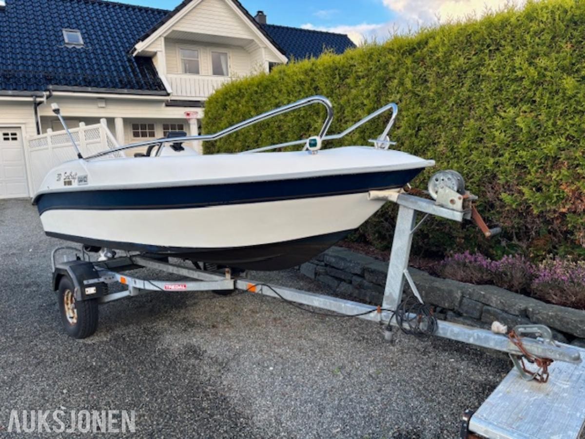 2008 Crescent SeaCraft 381 med motor og hengar