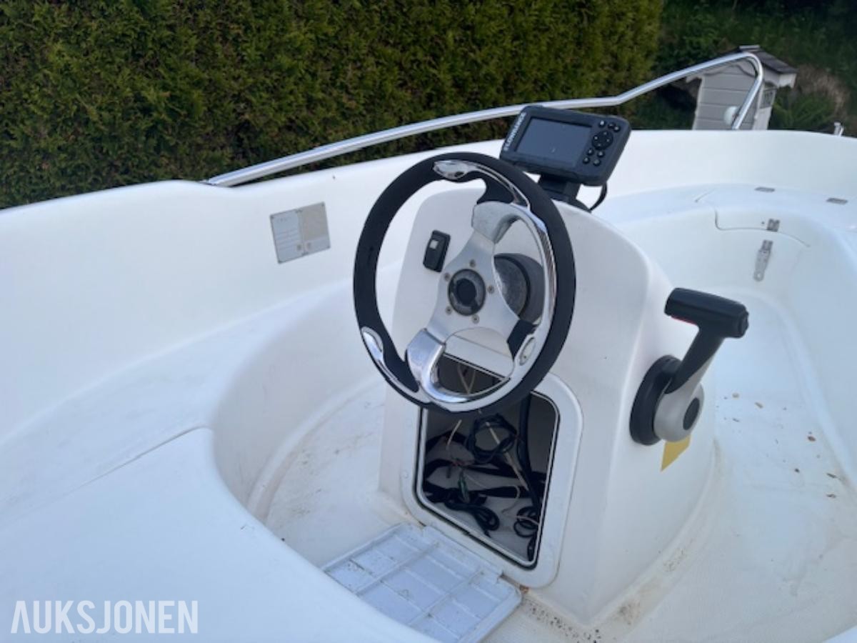 2008 Crescent SeaCraft 381 med motor og hengar
