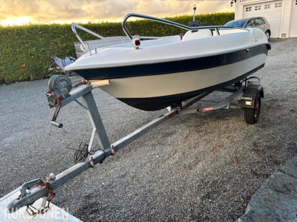 2008 Crescent SeaCraft 381 med motor og hengar