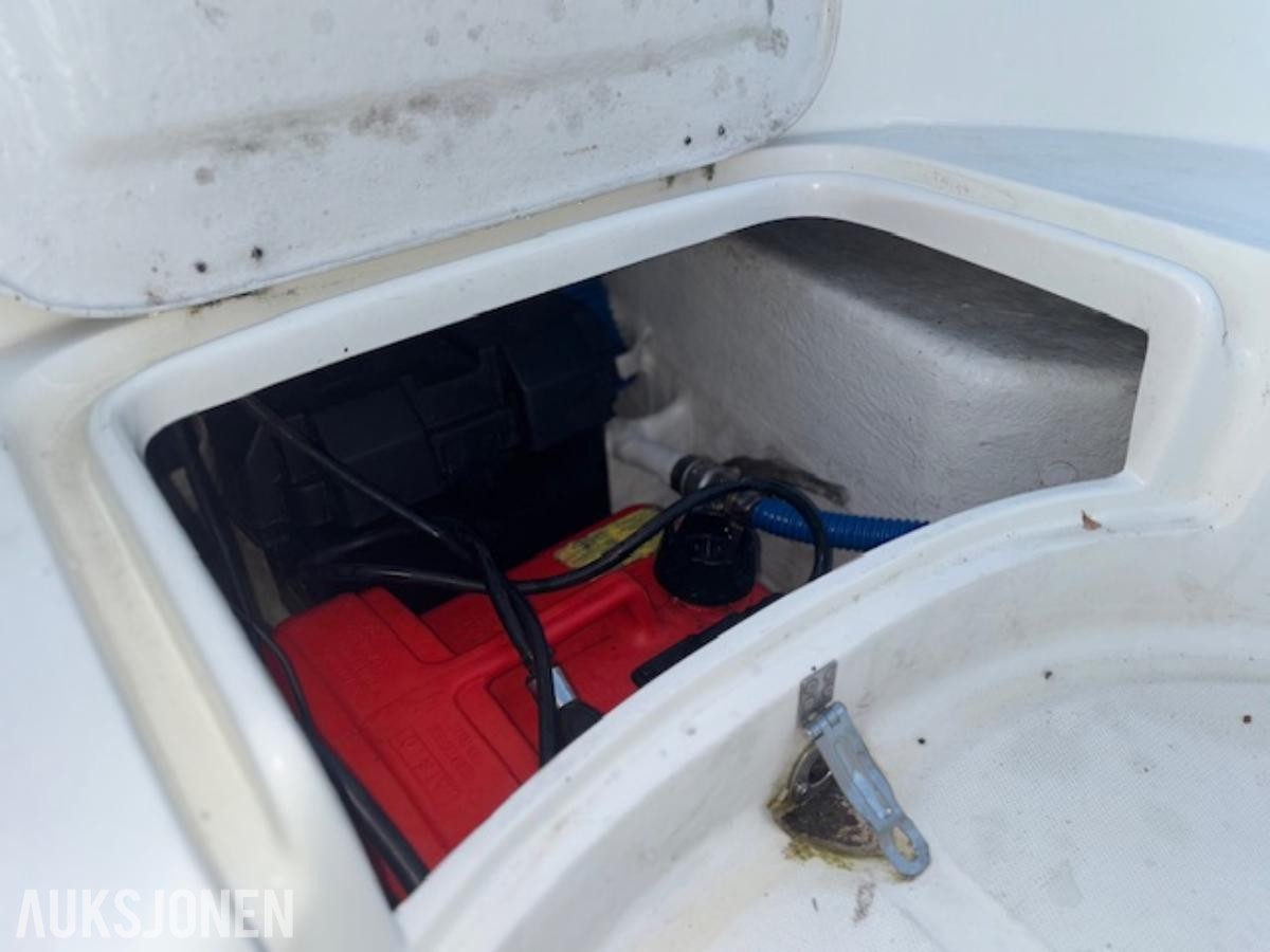 2008 Crescent SeaCraft 381 med motor og hengar