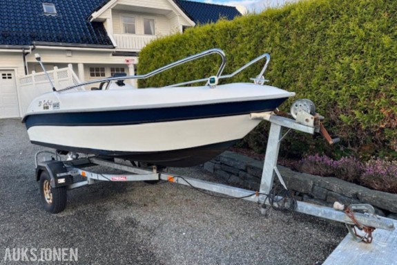 2008 Crescent SeaCraft 381 med motor og hengar
