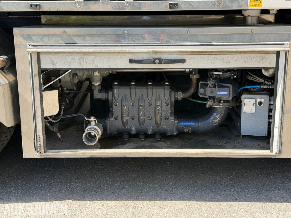 2011 Scania R-serie spylebil / Sugebil