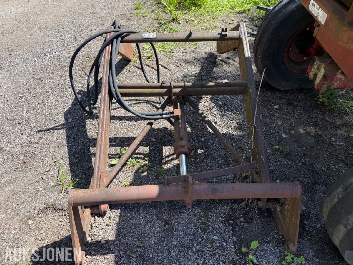 1974 Volvo BM650 traktor med frontlaster, lavt timeantall, repobjekt