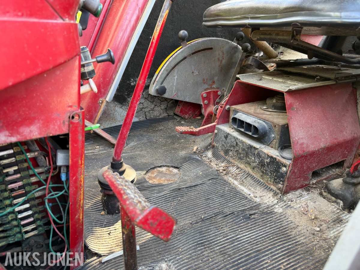 1974 Volvo BM650 traktor med frontlaster, lavt timeantall, repobjekt