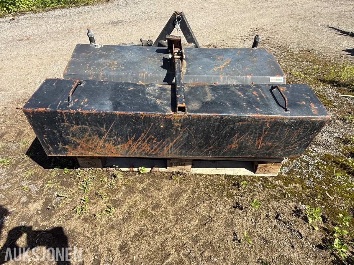 Kubota G1700 sitteklipper med frontkost og oppsamler