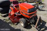 Kubota G1700 sitteklipper med frontkost og oppsamler