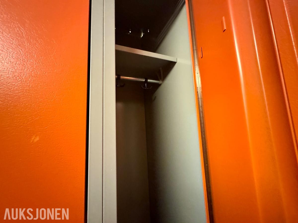 Gardeobeskap 3 rom & Sittebenk