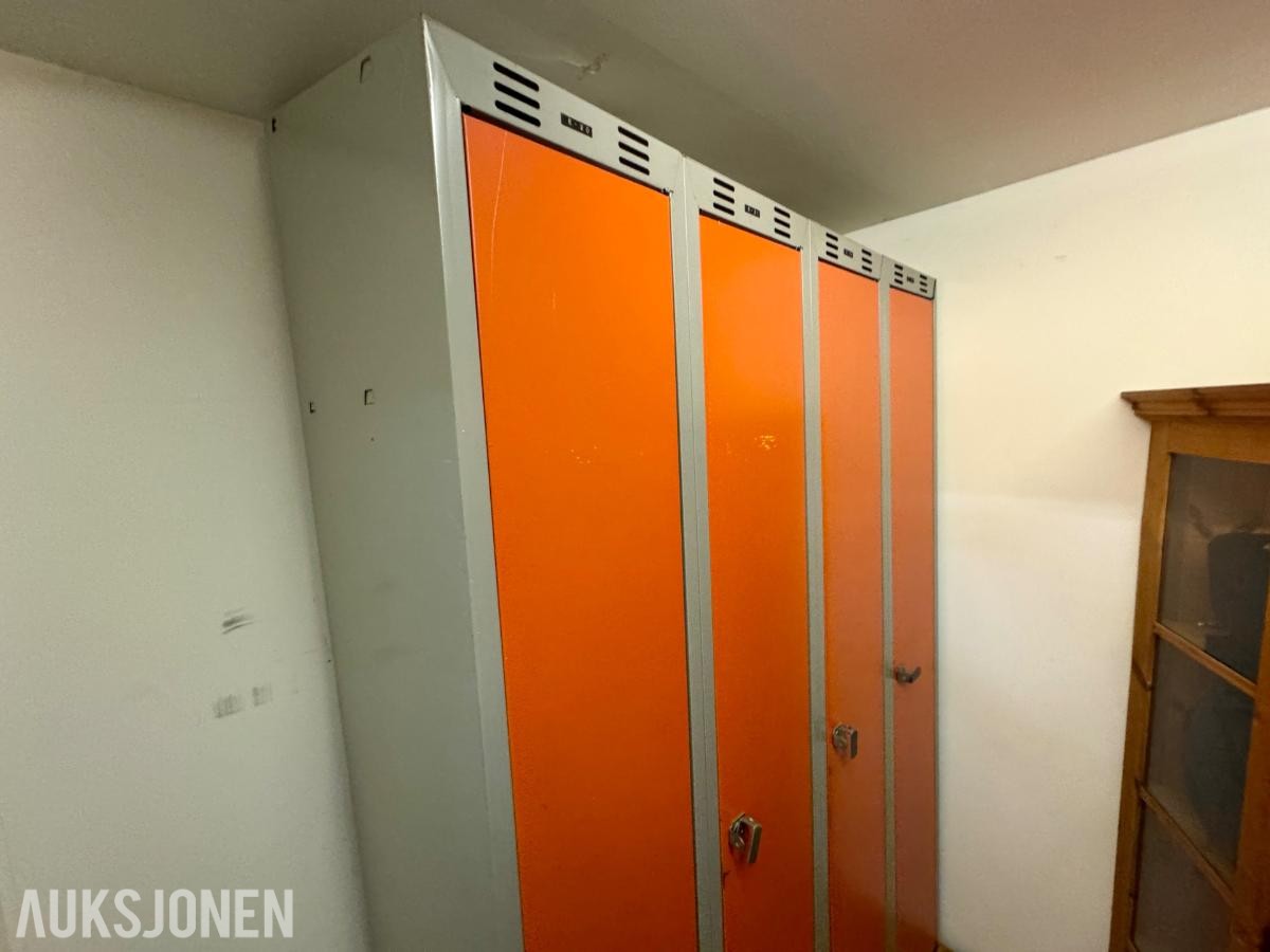 Gardeobeskap 3 rom & Sittebenk