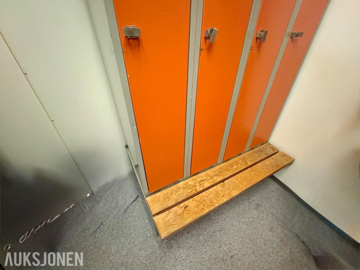 Gardeobeskap 3 rom & Sittebenk