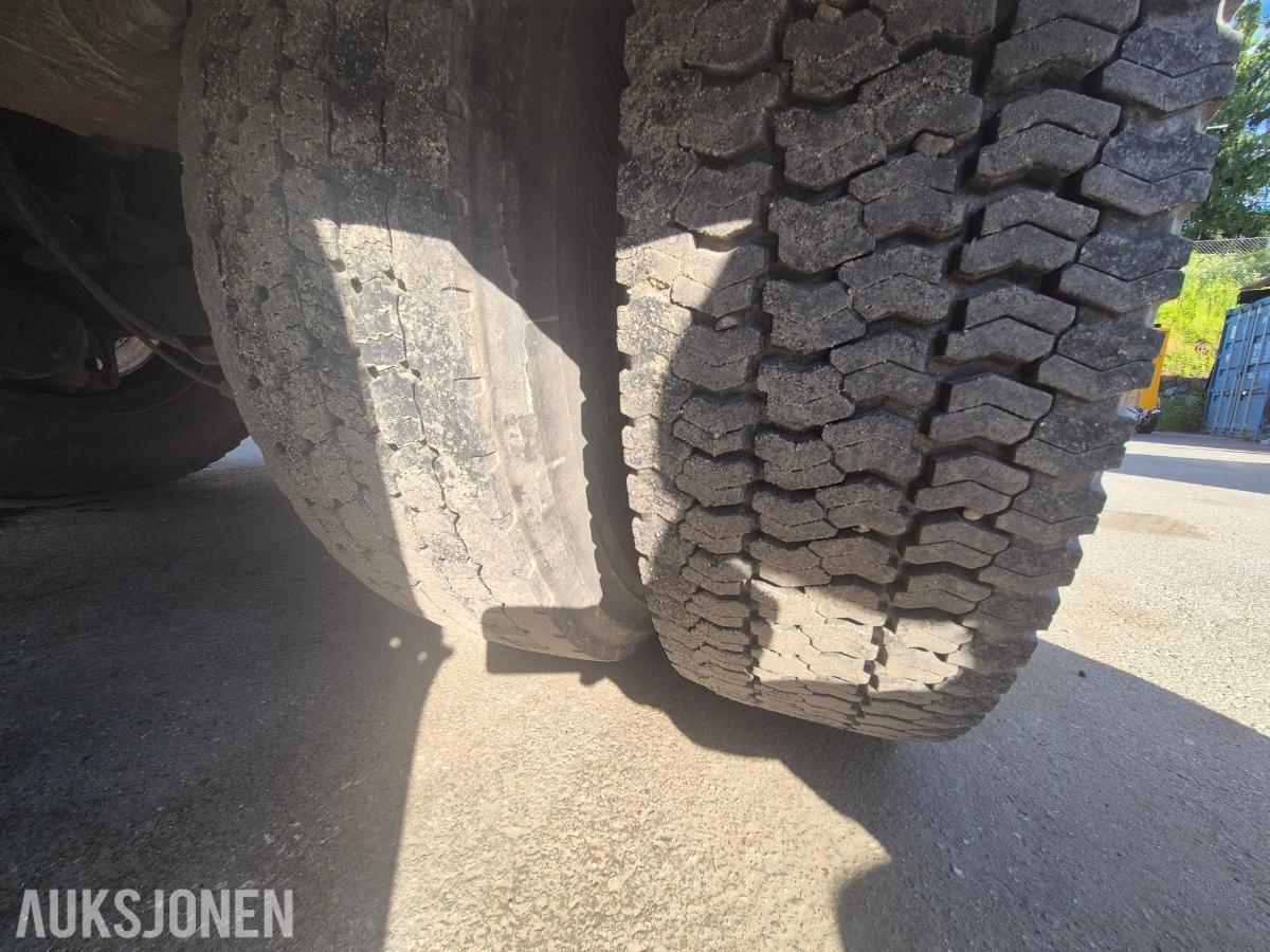 2005 Scania R500 LA med hogstmaskin og fliskutter