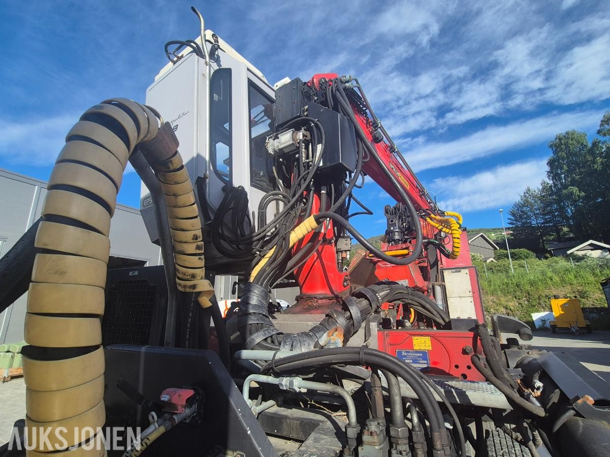 2005 Scania R500 LA med hogstmaskin og fliskutter