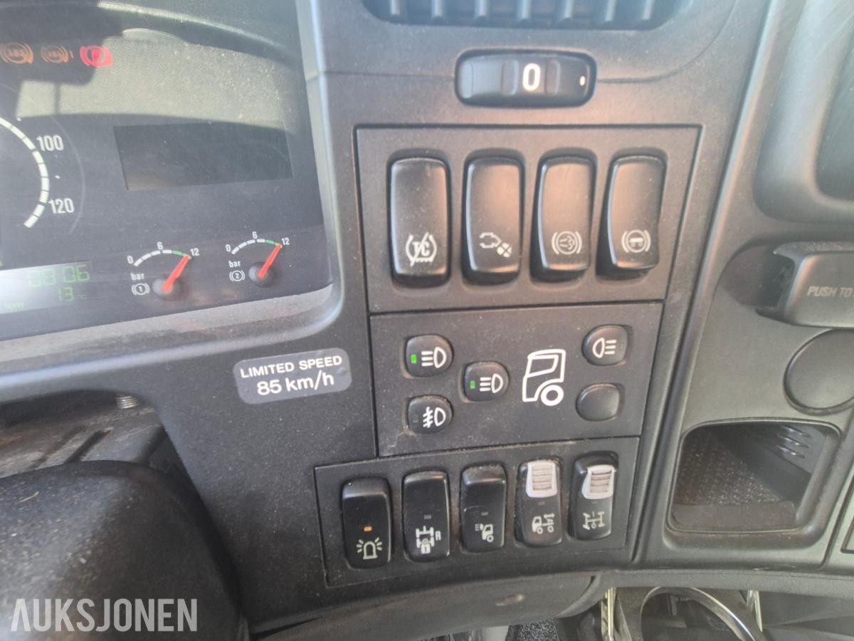 2005 Scania R500 LA med hogstmaskin og fliskutter