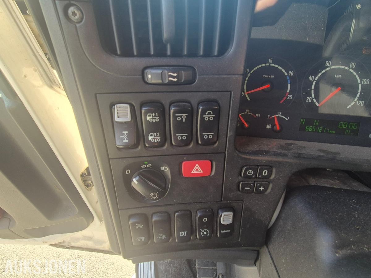 2005 Scania R500 LA med hogstmaskin og fliskutter