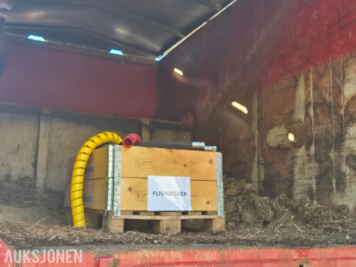 2005 Scania R500 LA med hogstmaskin og fliskutter