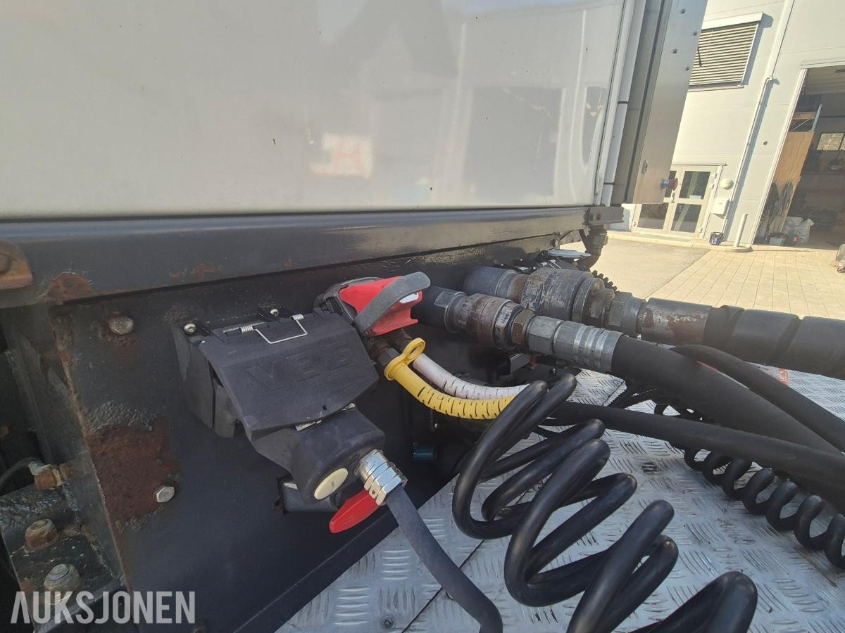2005 Scania R500 LA med hogstmaskin og fliskutter