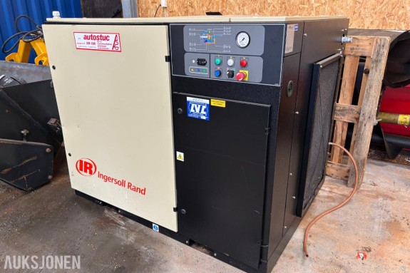 2008 INGERSOLL RAND UP5-30-8.5BAR SKRUEKOMPRESSOR 30 KW - 145TIMER  – 1000 L TRYKKTANK – PALLE MED LUFTSLANGER 45 BAR