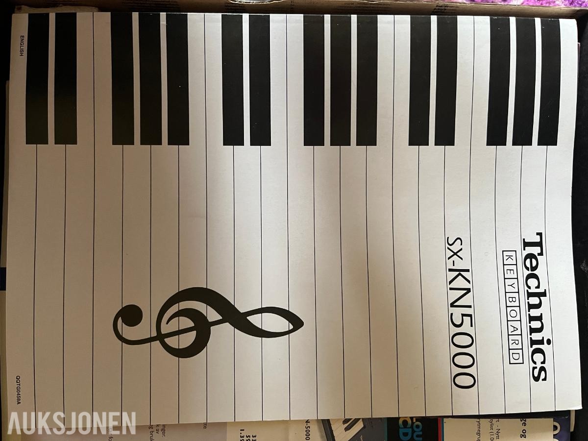 Keyboard med diverse utstyr Technics KN5000 og Peavey
