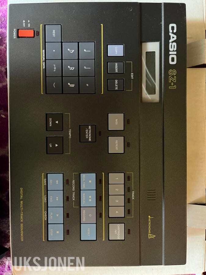 Keyboard med diverse utstyr Technics KN5000 og Peavey