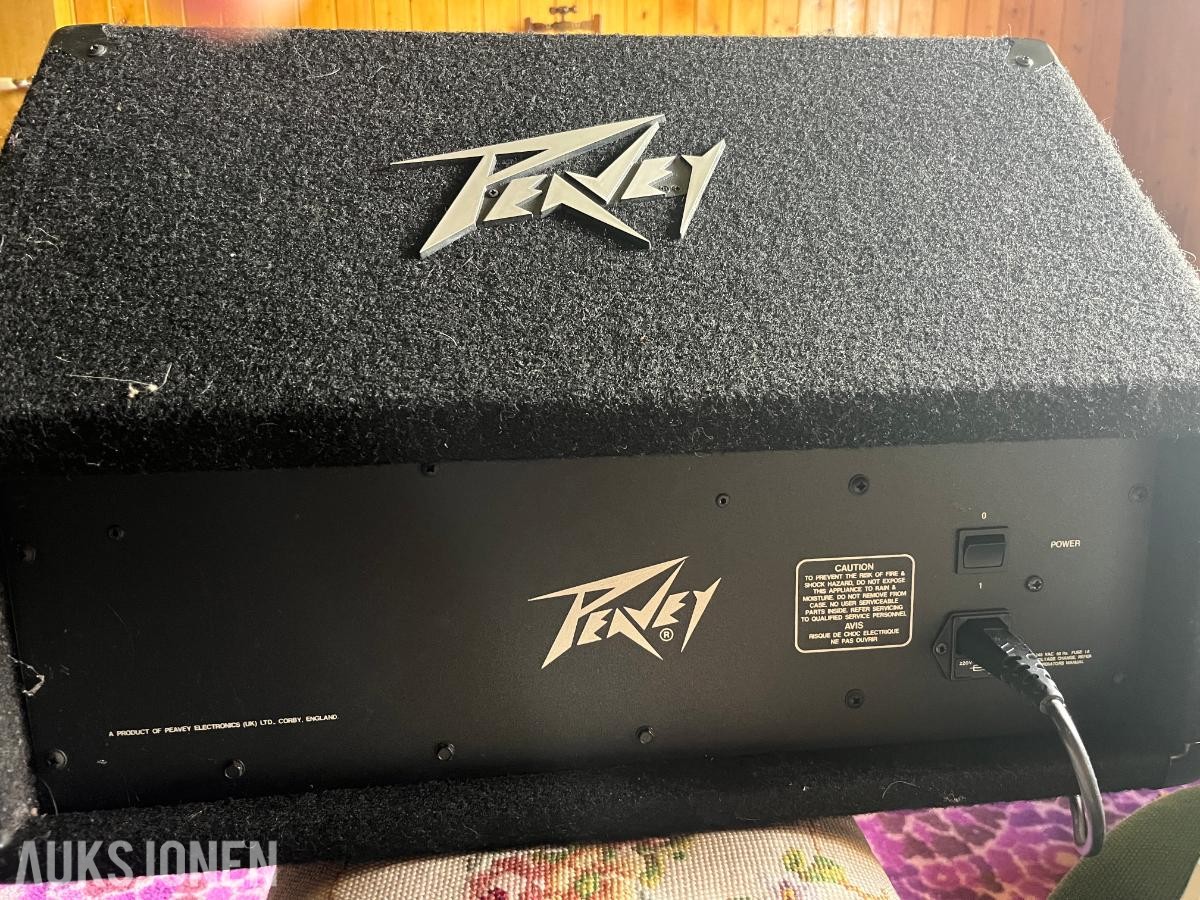 Keyboard med diverse utstyr Technics KN5000 og Peavey